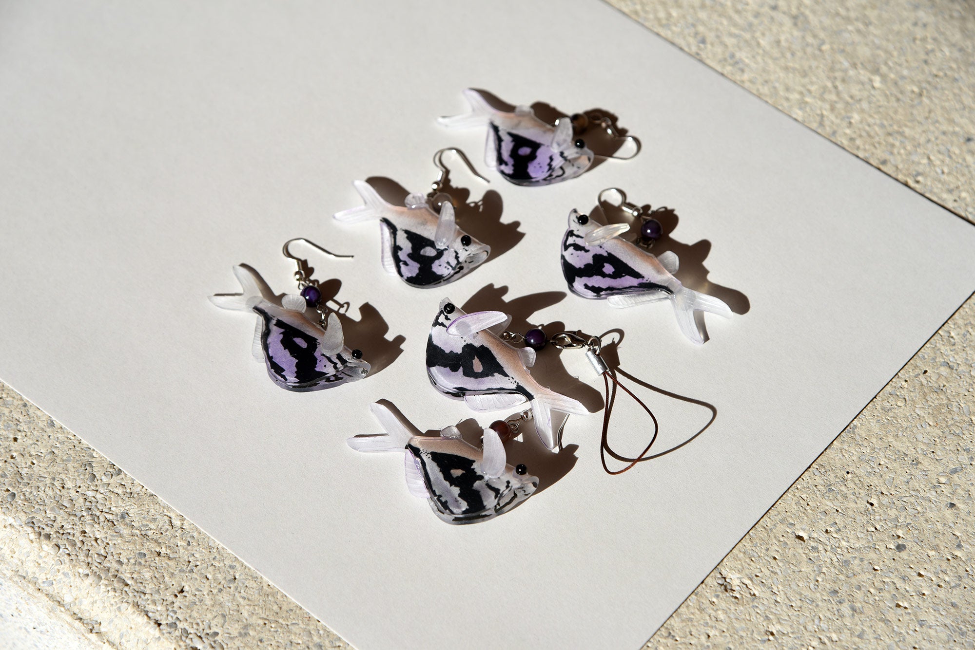 Pez hacha marmoleada earrings