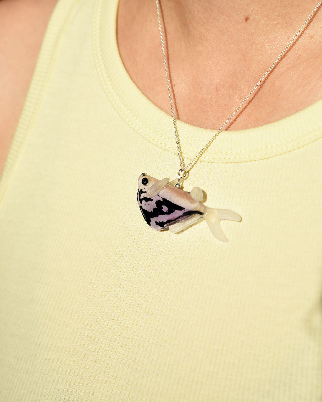 Pez hacha marmoleada pendant