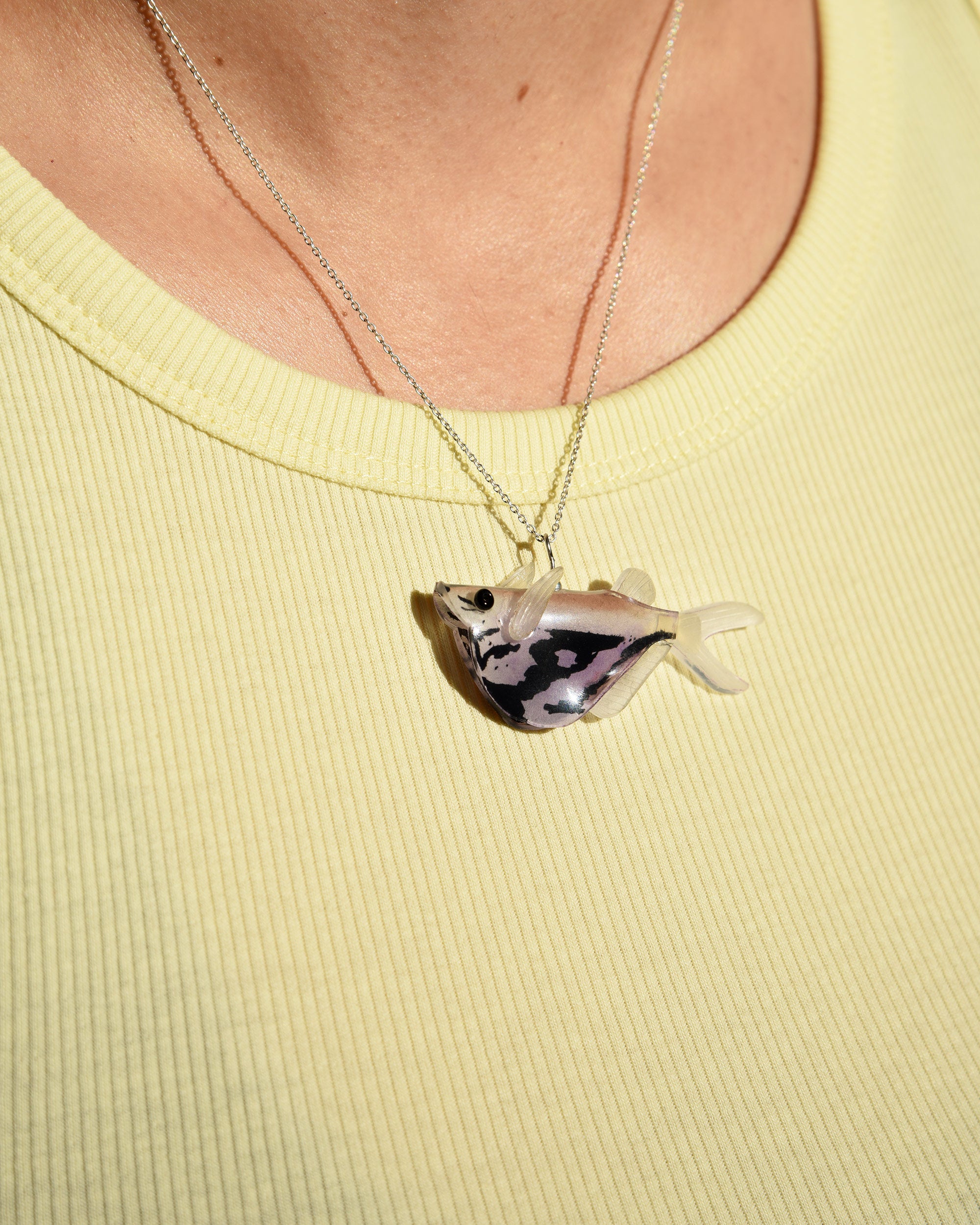 Pez hacha marmoleada pendant